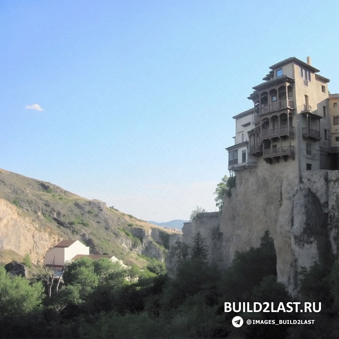 Куэнка, Испания, предлагает захватывающий вид на висячие дома, которые кажутся подвешенными над пропастью.