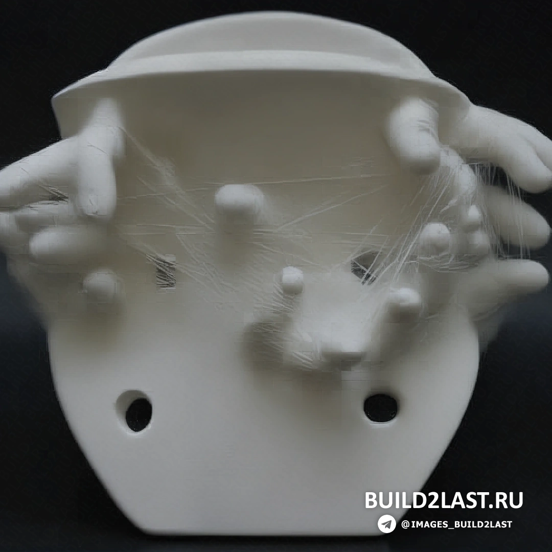 Женская рука, преобразующаяся в предметы быта, такие как тарелки и чашки